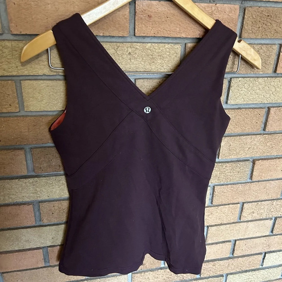 Lululemon Criss Cross V Neck Tank Burgundy Elastic Banded Size 8-10 - Picture 2 of 6